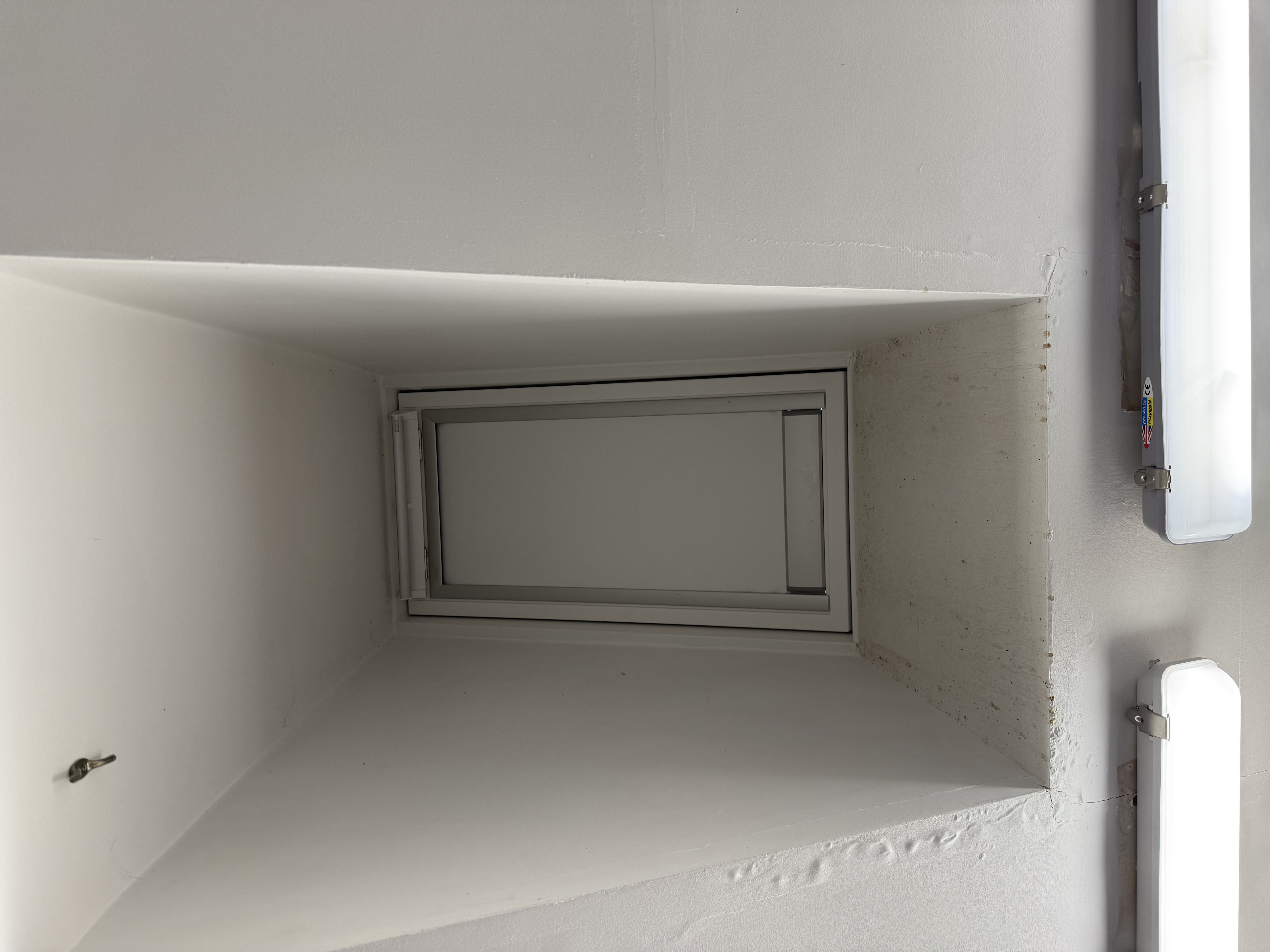 Installation example of a VELUX glass replacement