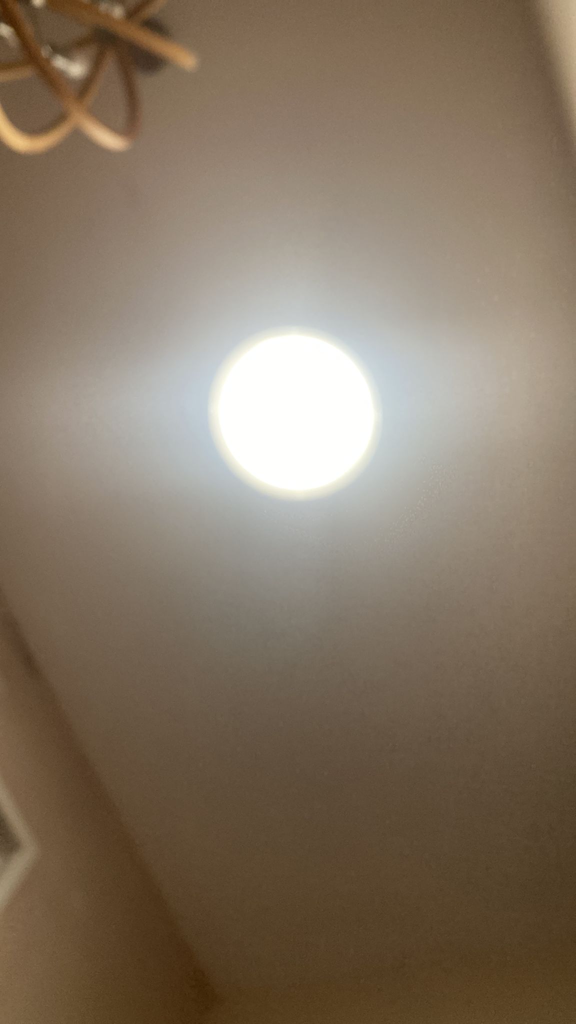 Installation example of a VELUX glass replacement