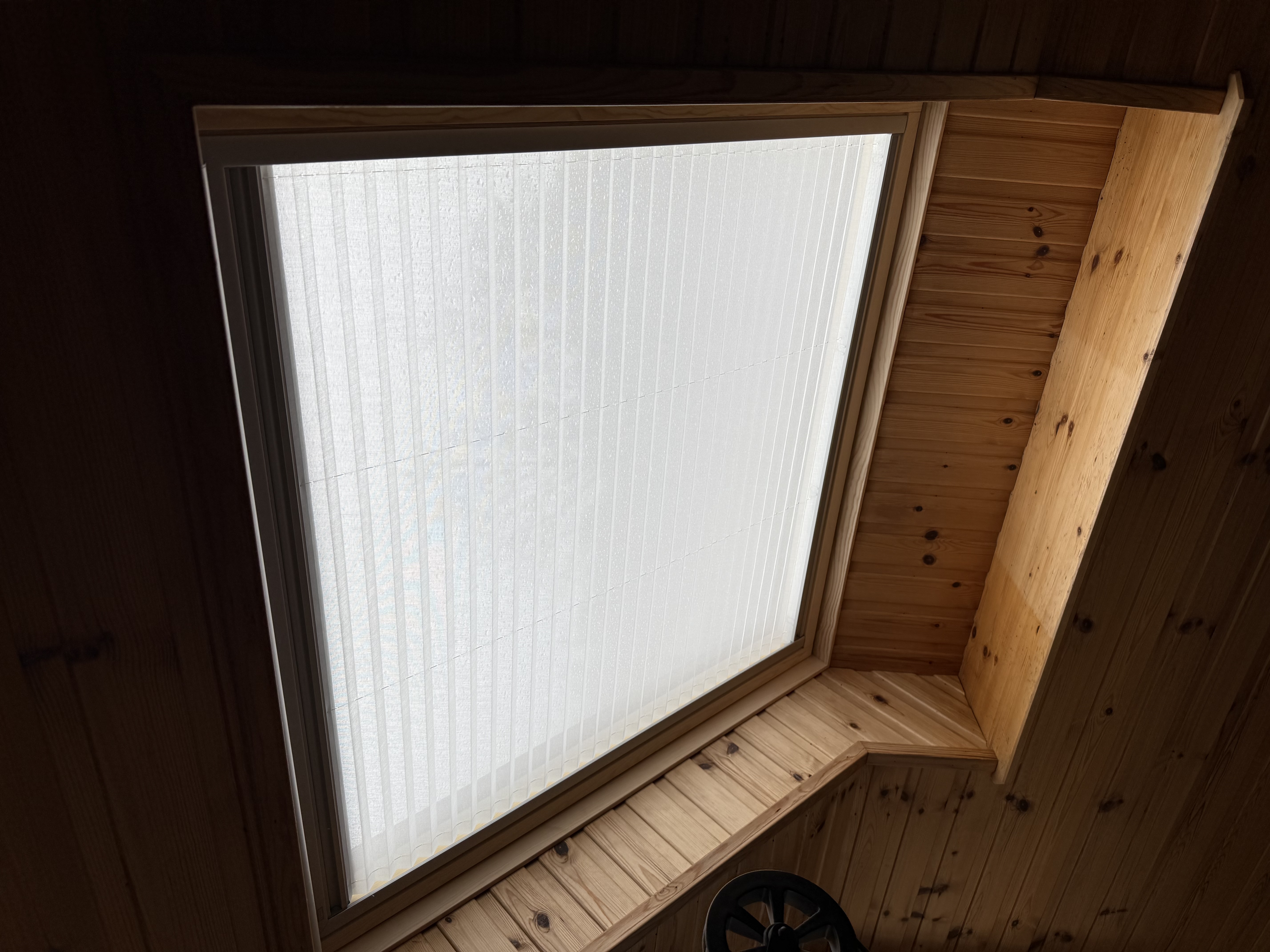 Installation example of a VELUX glass replacement