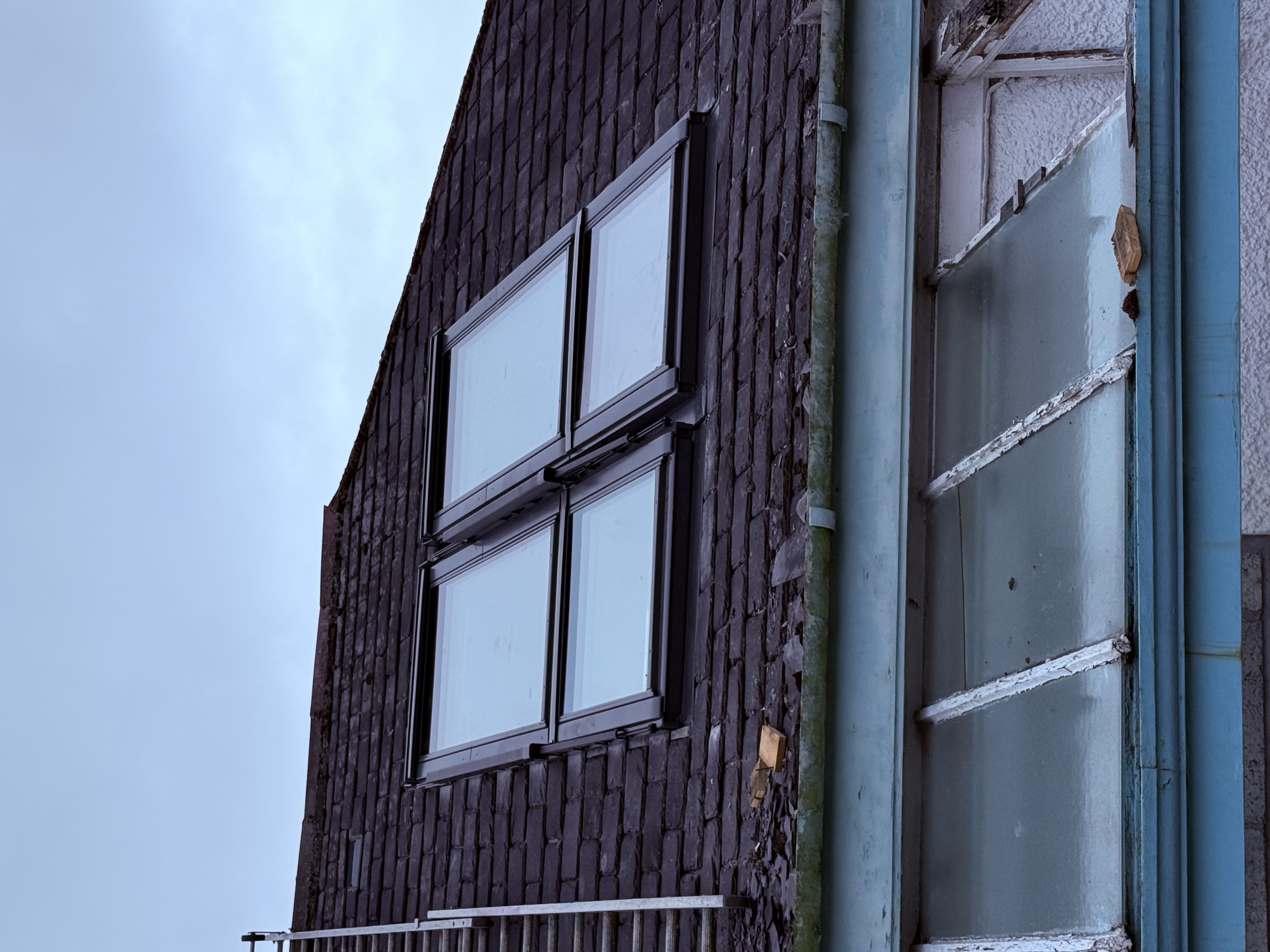 Installation example of a VELUX glass replacement