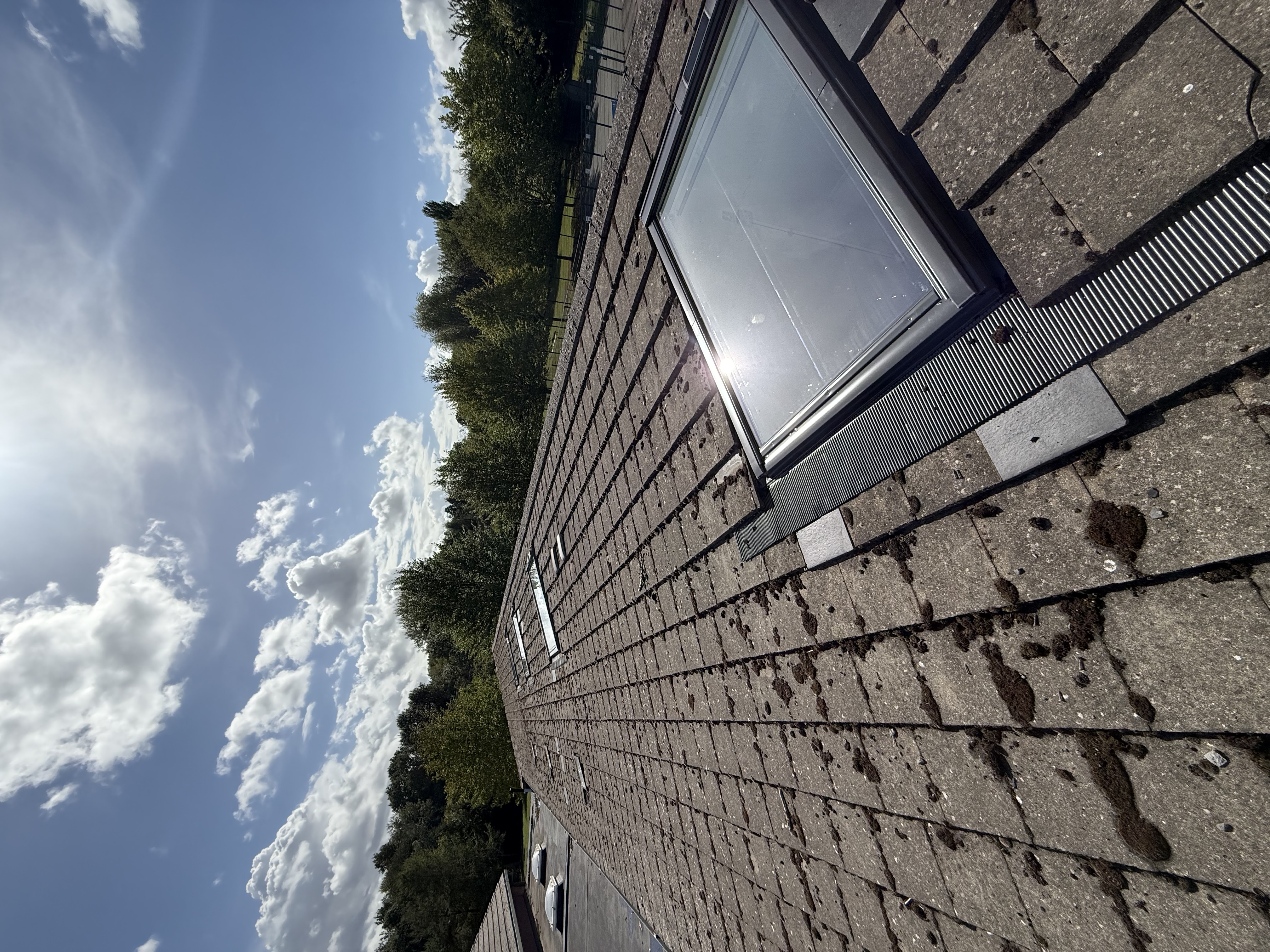 Installation example of a VELUX glass replacement