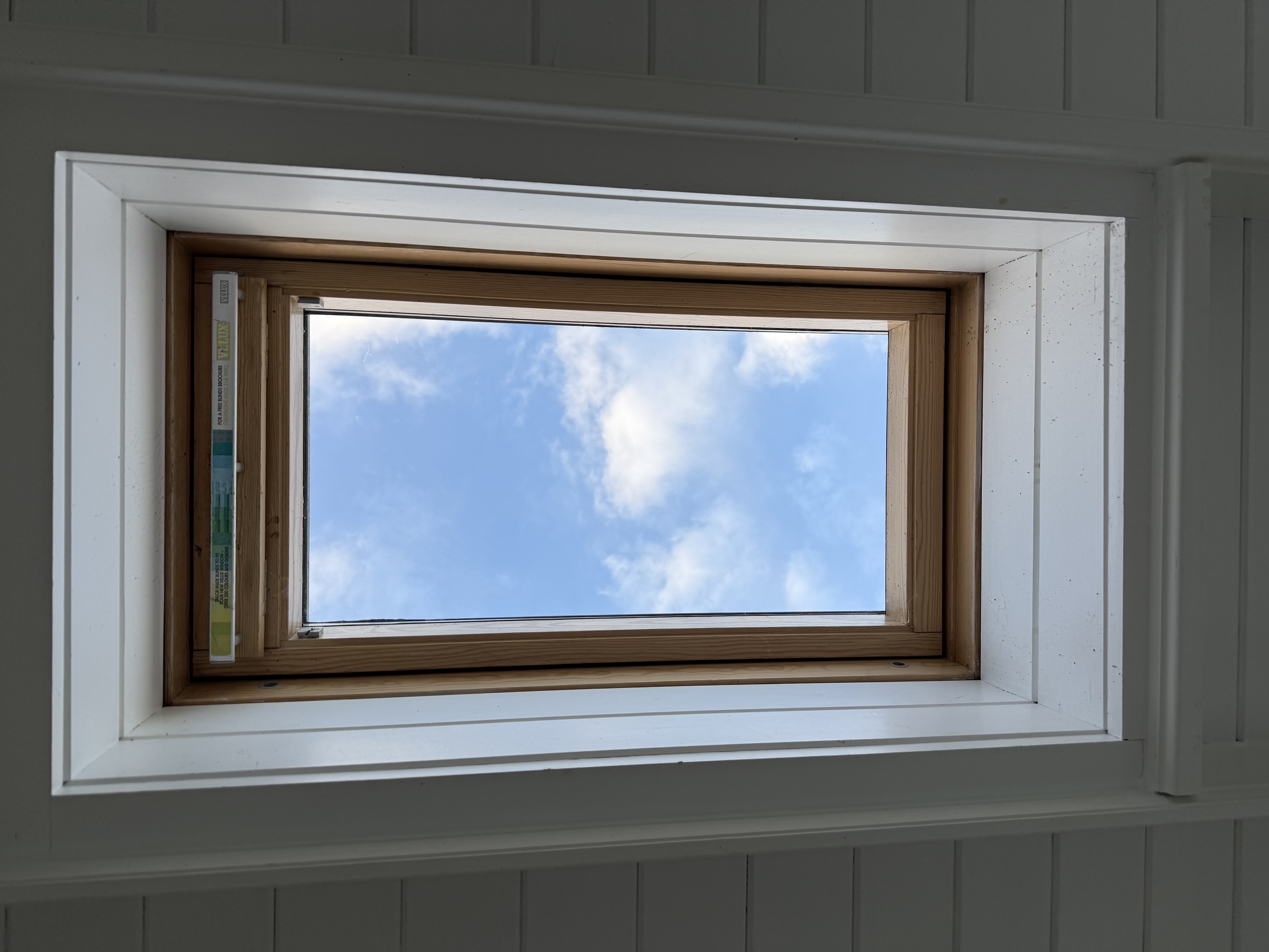 Installation example of a VELUX glass replacement
