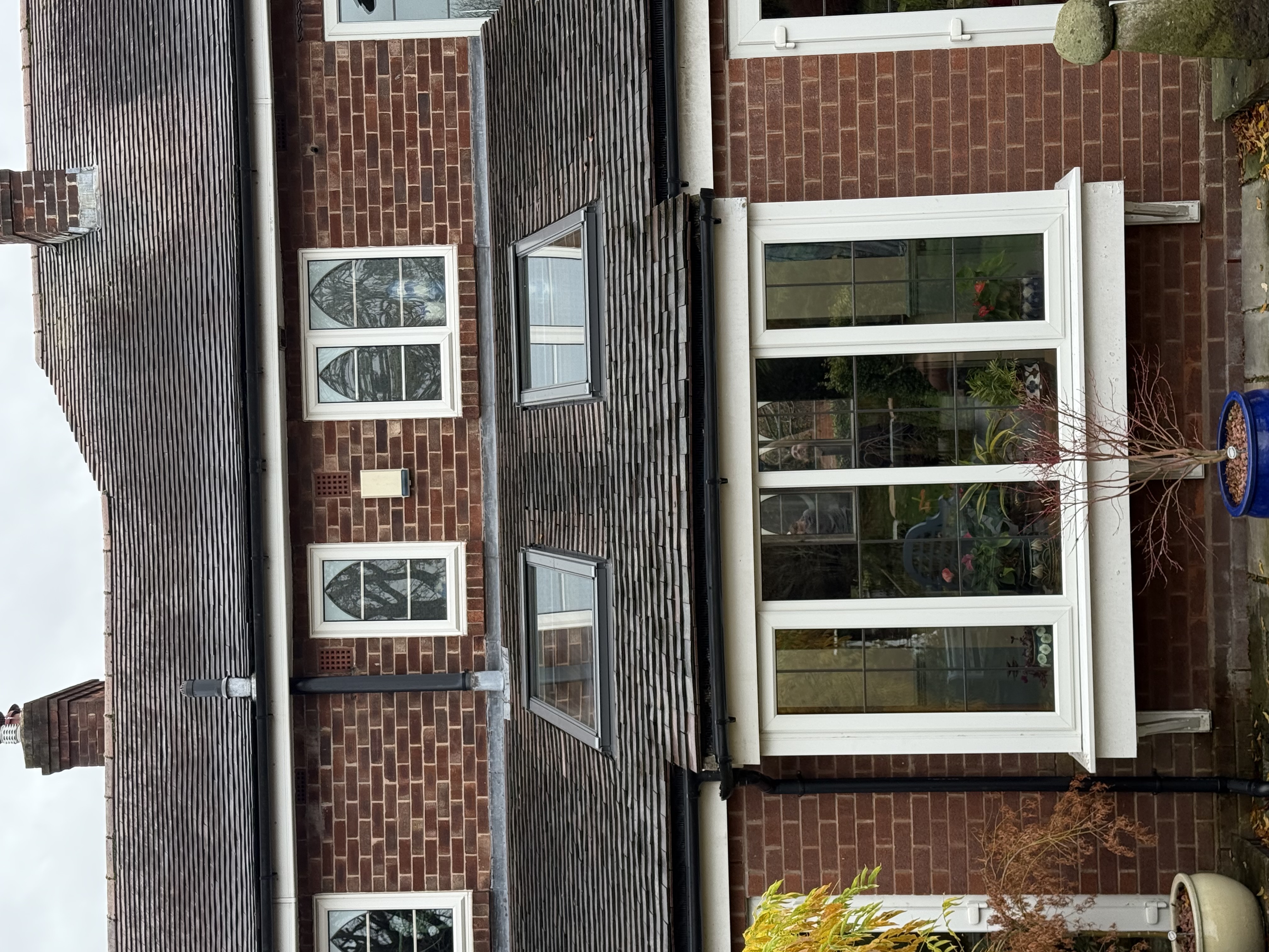 Installation example of a VELUX glass replacement