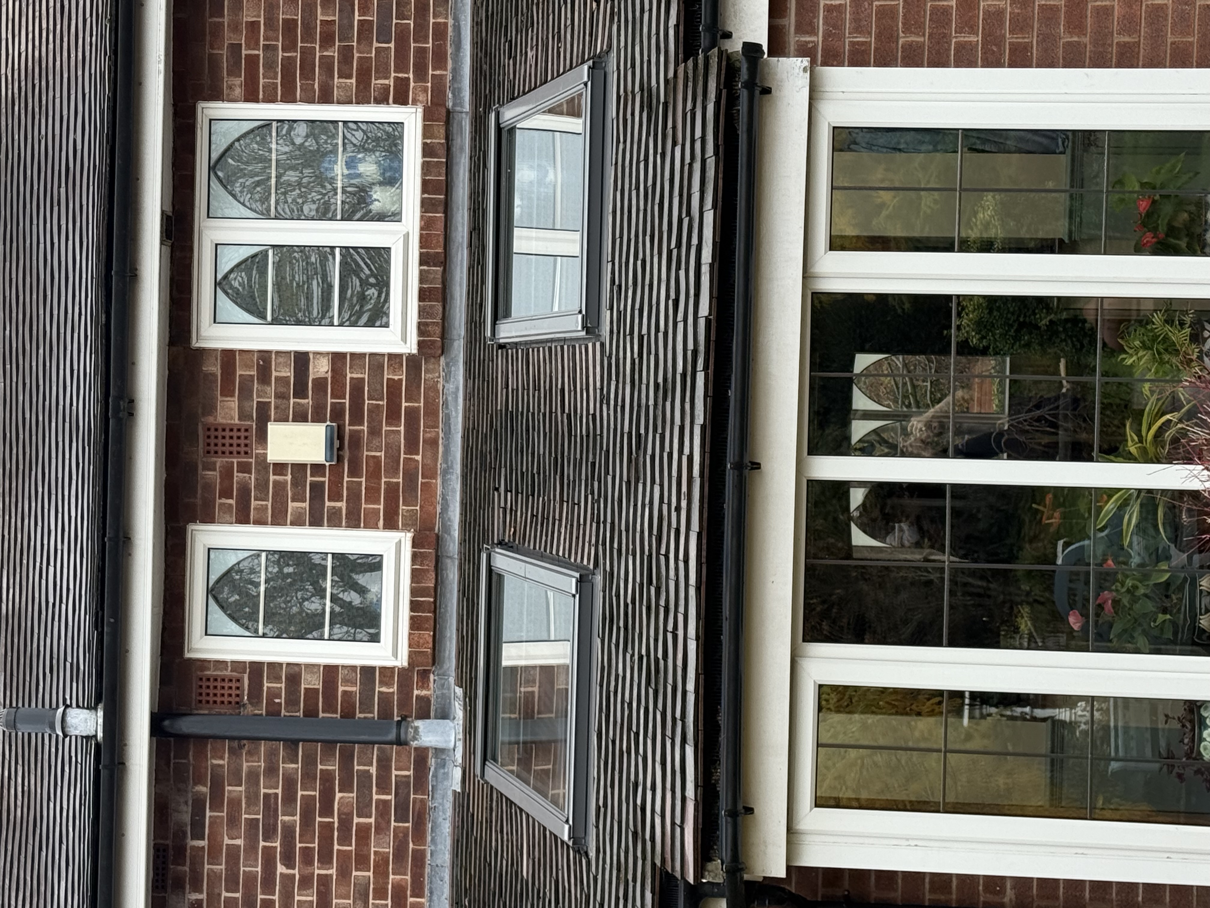 Installation example of a VELUX glass replacement
