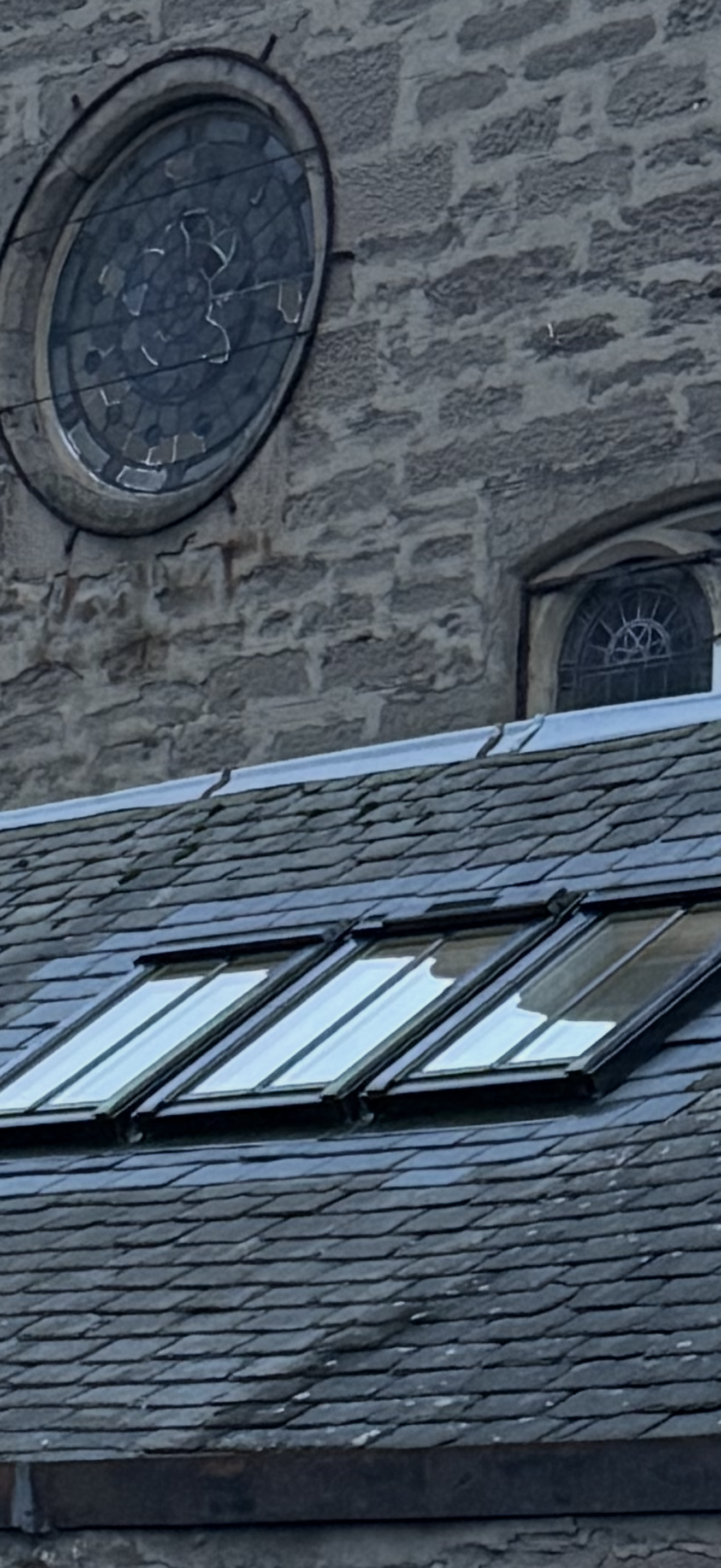 Installation example of a VELUX glass replacement