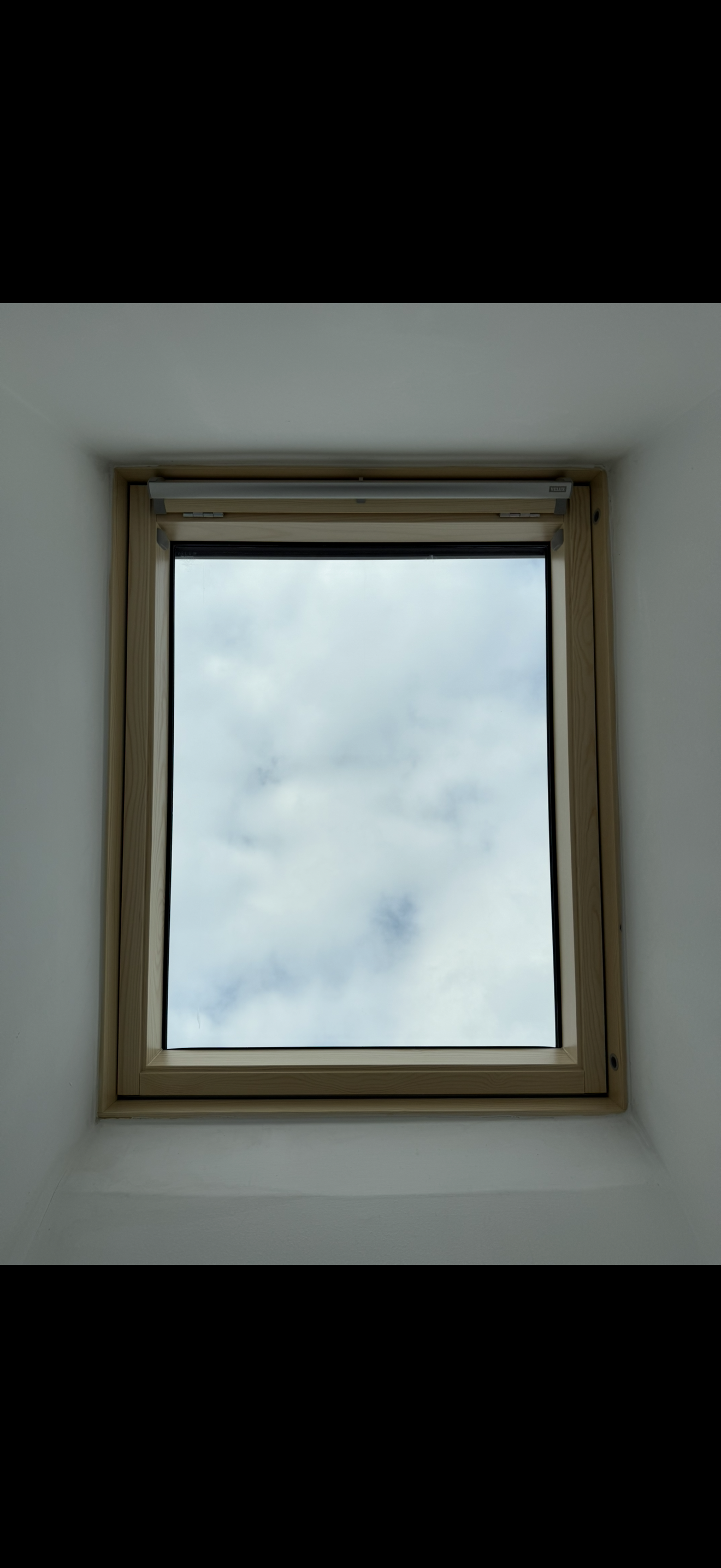 Installation example of a VELUX glass replacement