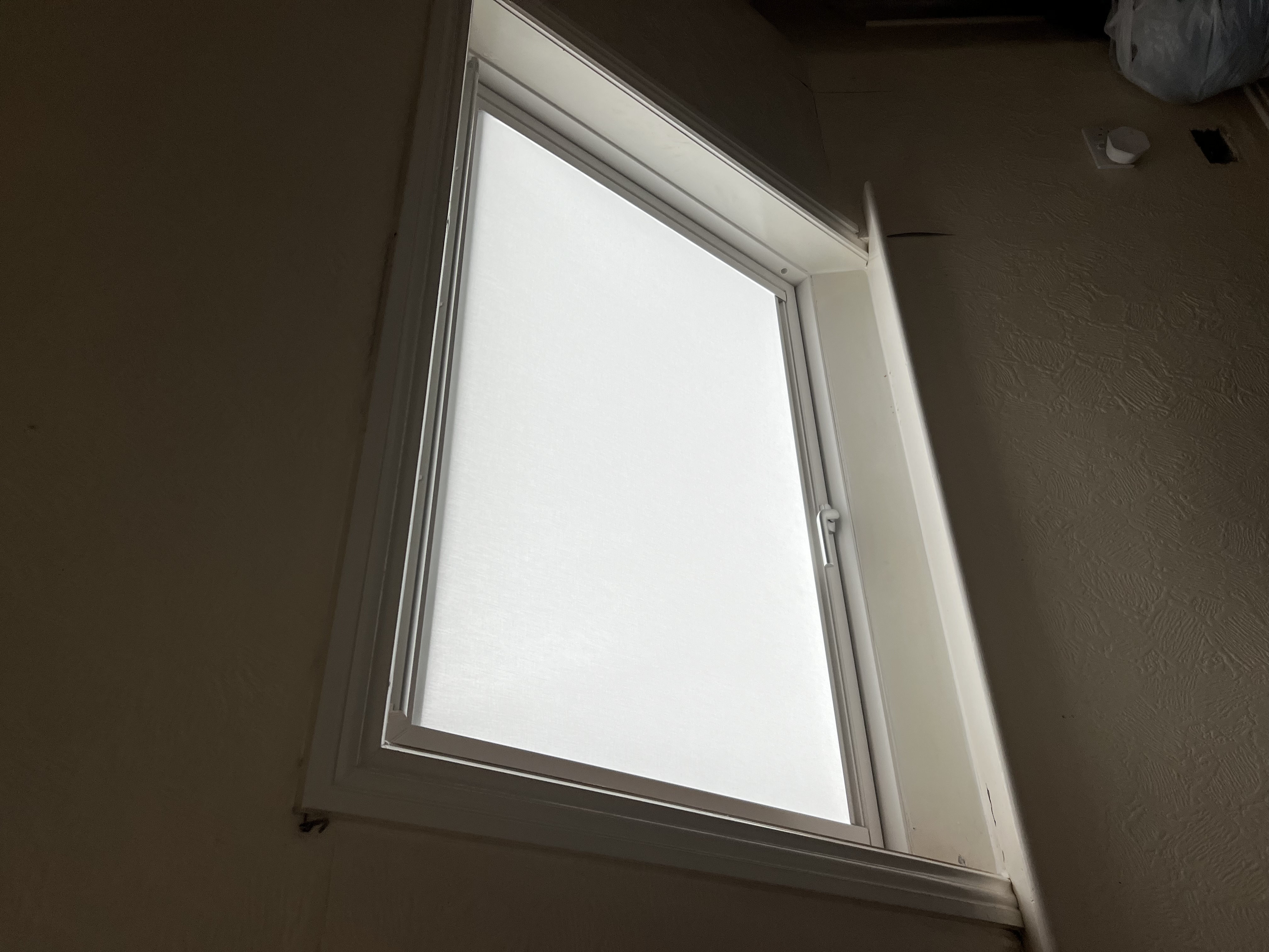 Installation example of a VELUX glass replacement