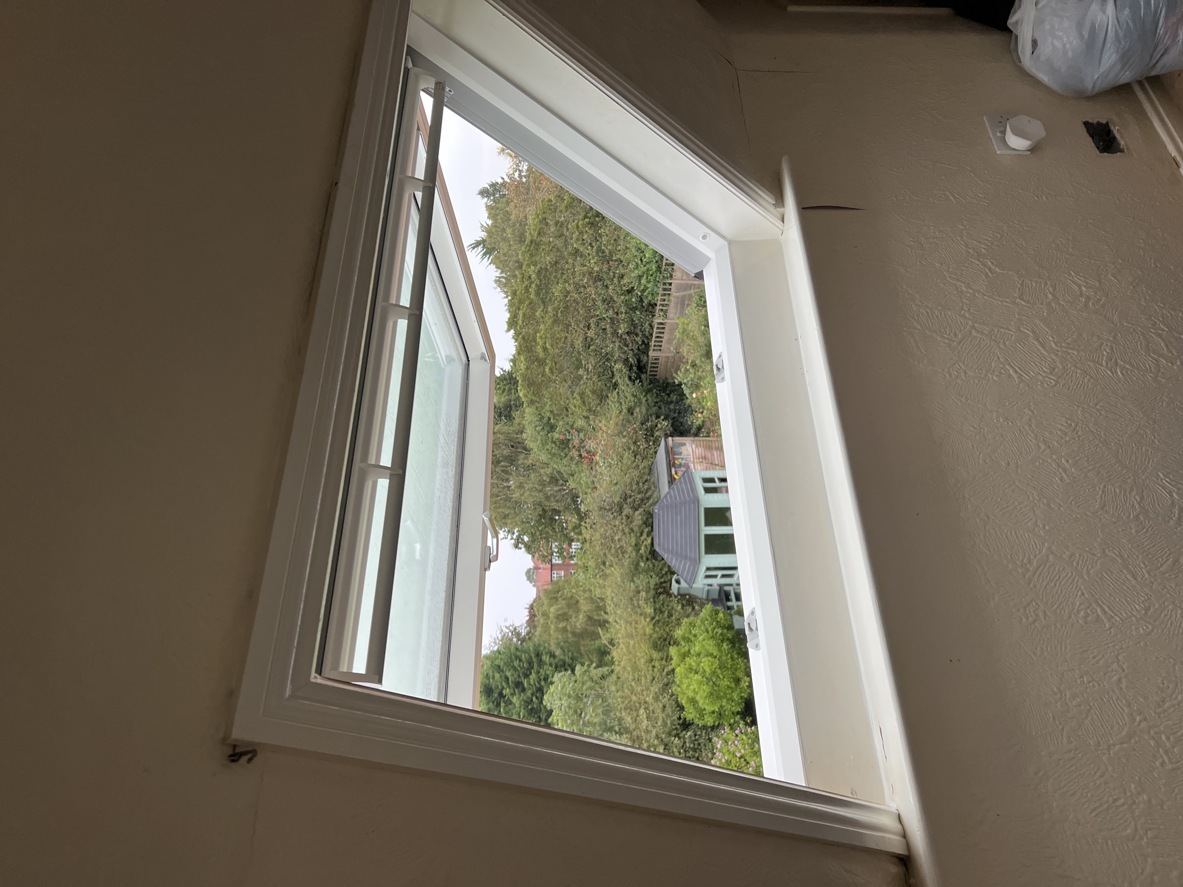 Photo showing a completed VELUX glass replacement