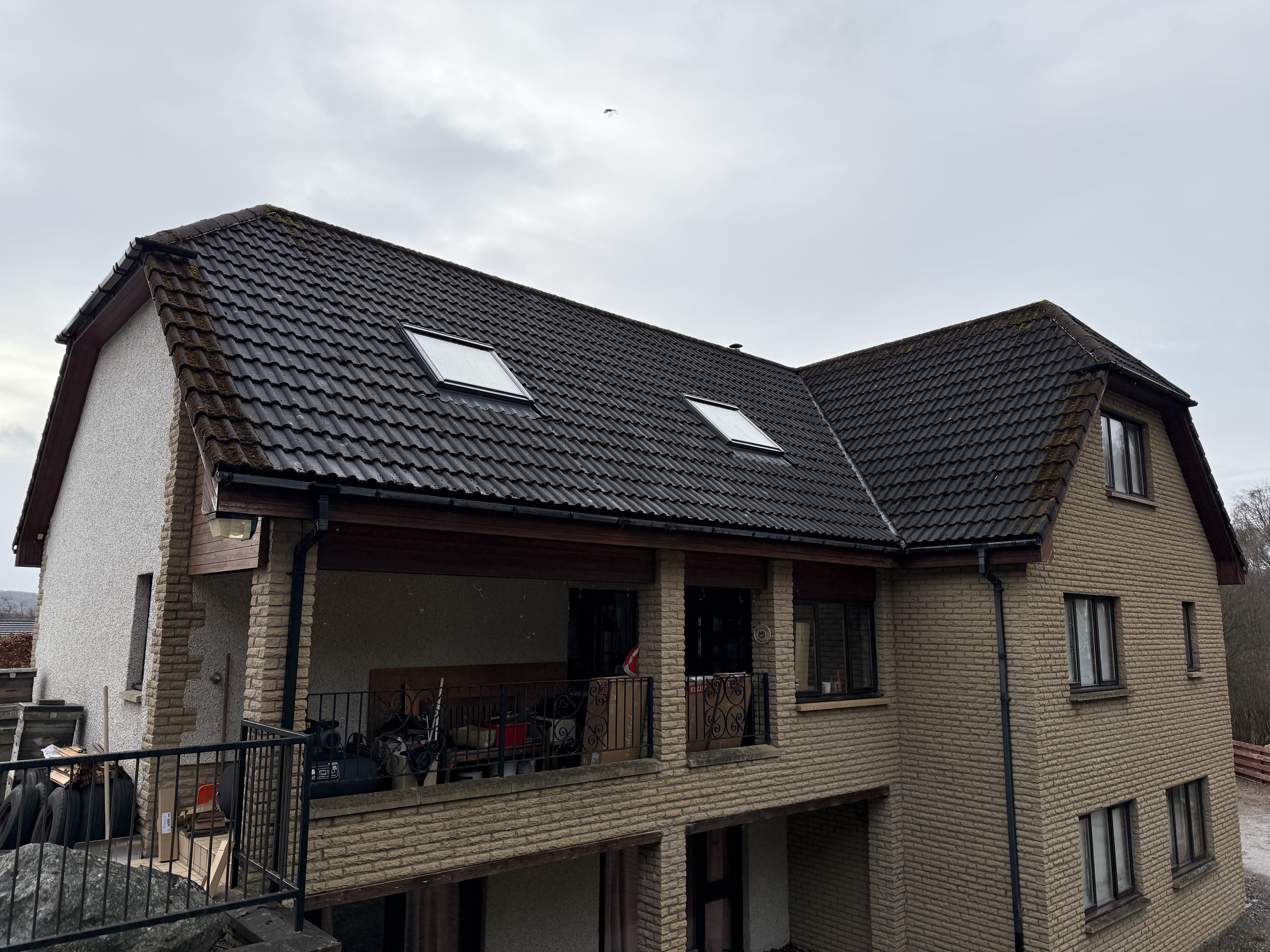 Photo showing a completed VELUX replacement