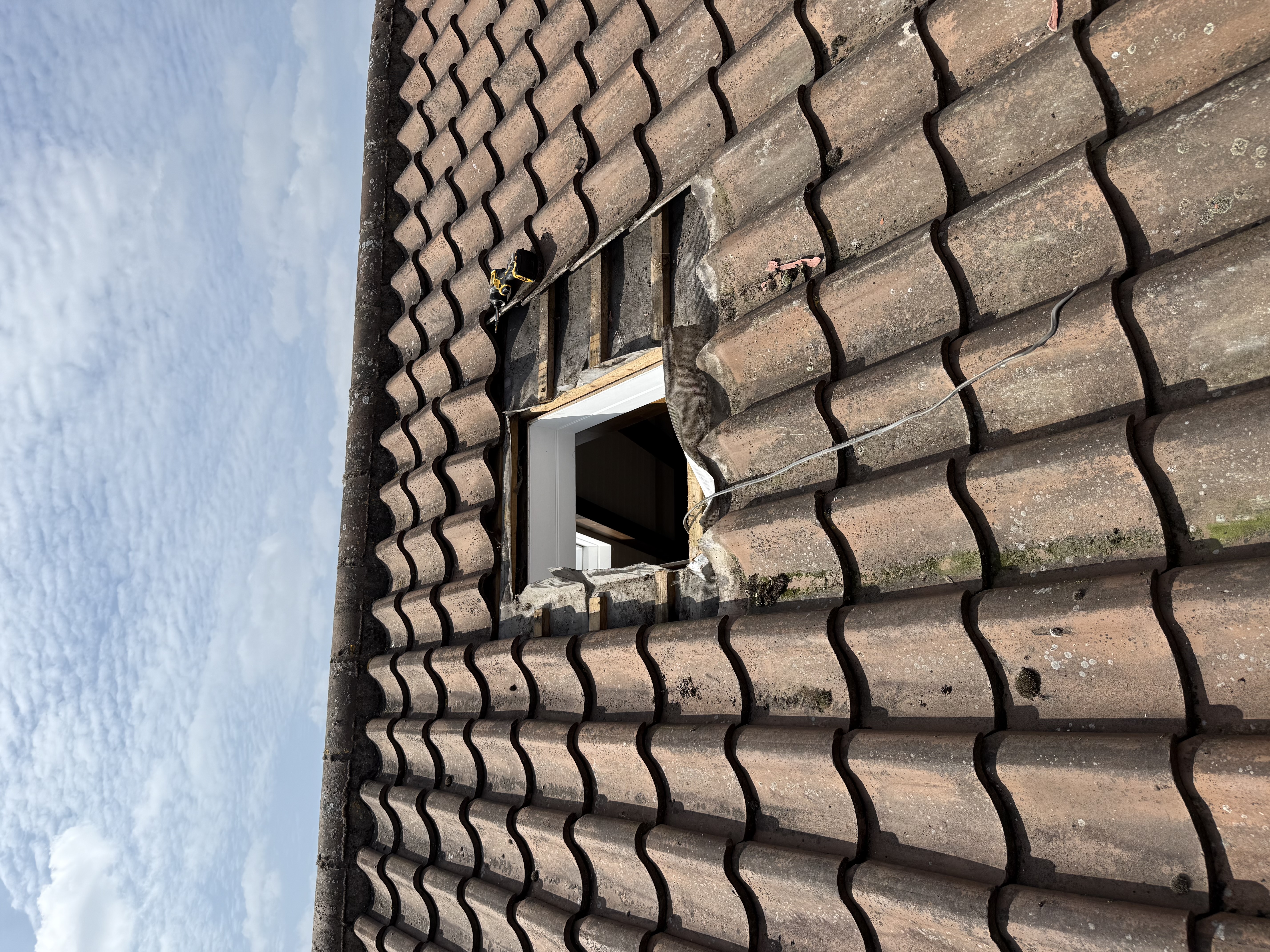 Genuine example of a VELUX replacement completed by Skylight Fitters